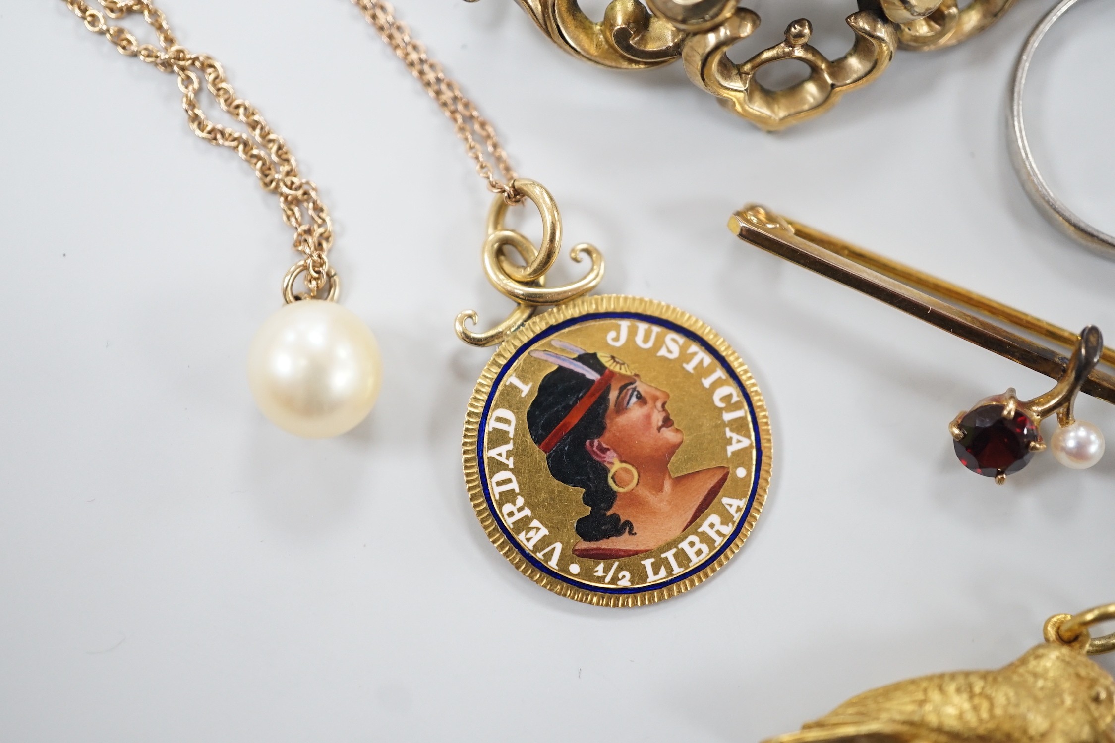 A platinum wedding band, 2.3 grams, a 9ct gold, garnet and seed pearl set bar brooch, a bird charm, a yellow metal and enamelled pendant on a 9ct chain, a 9ct and cultured pearl pendant necklace, a lady's 9ct gold hexago